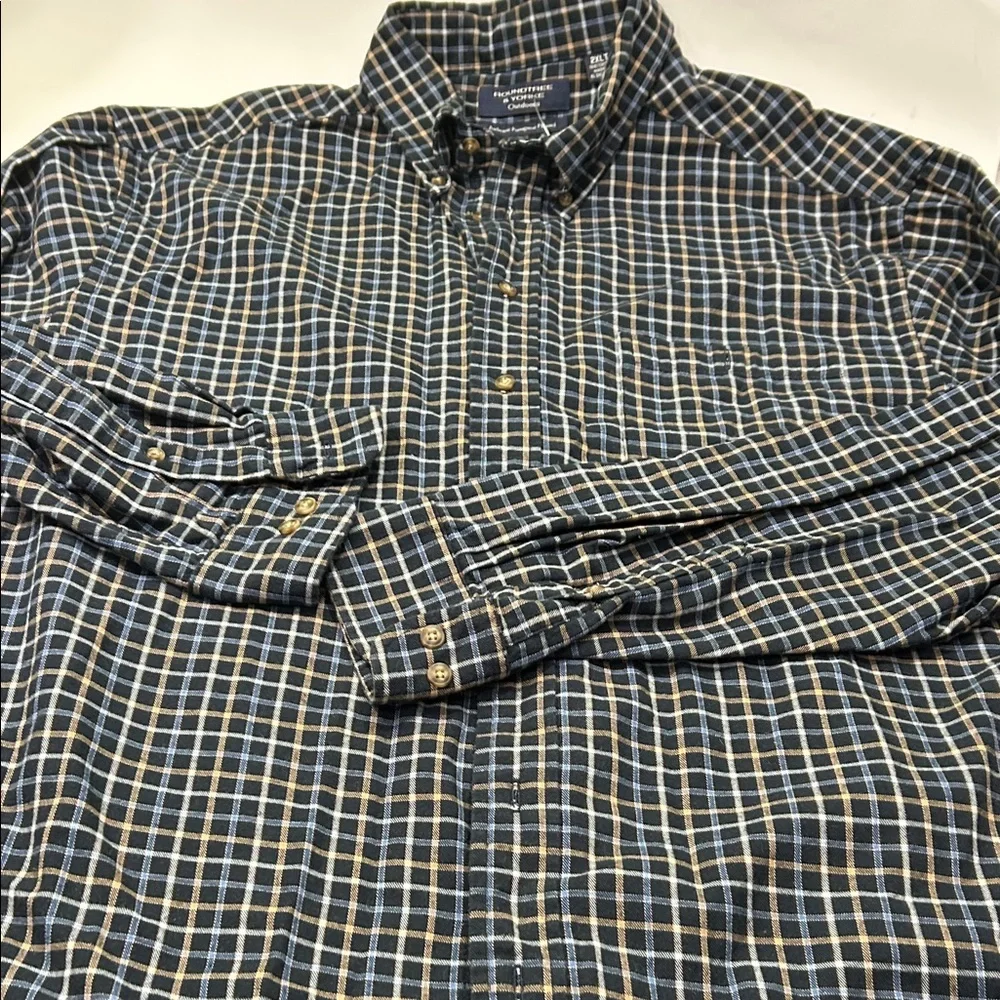 Roundtree & Yorke Men's Checkered Shirt - Navy and Beige - Picture 13 of 16